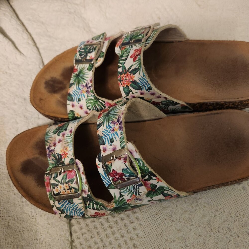Open sandals - Picture 2 of 3